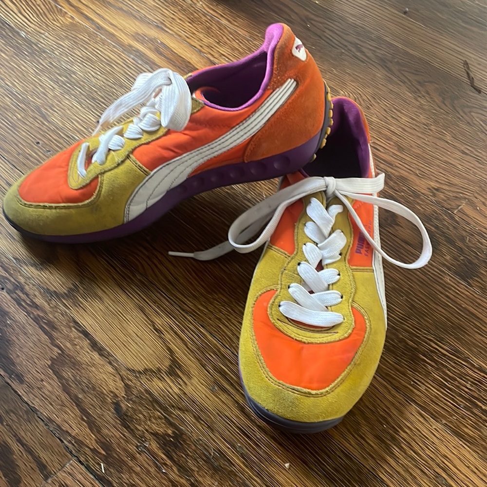 Size 6 barely worn Puma Easy Rider III’s